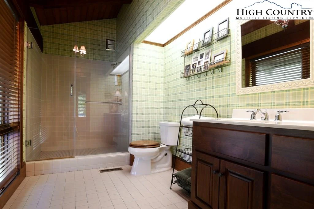 Image number 5 for the current listing