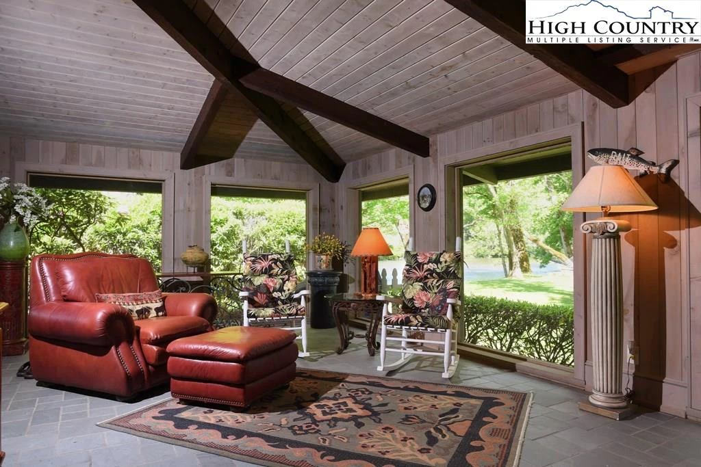Image number 7 for the current listing