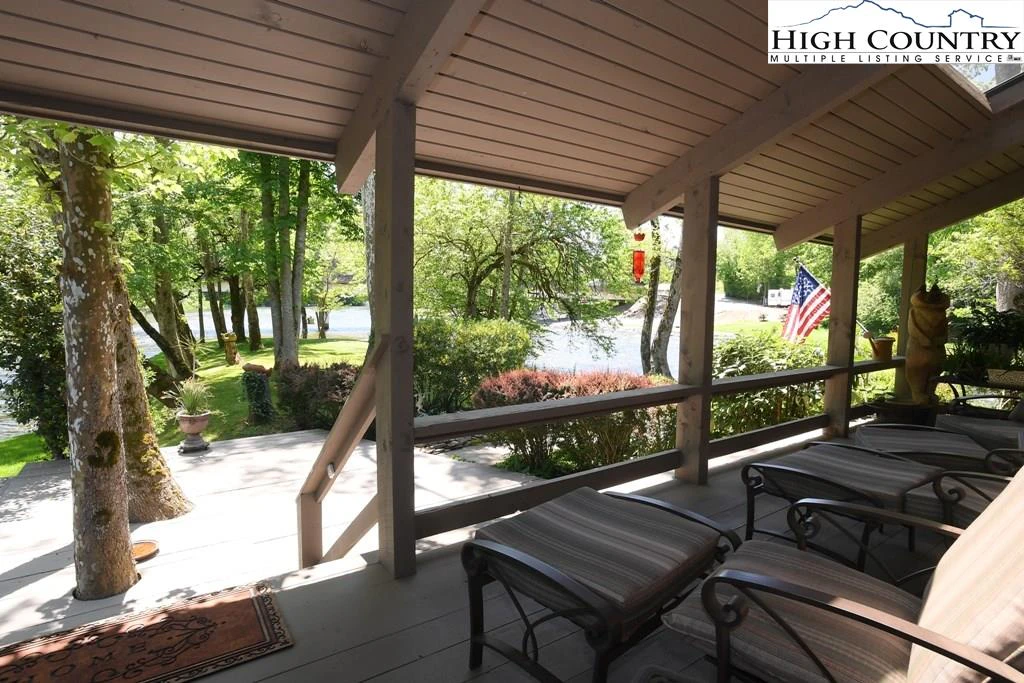Image number 8 for the current listing