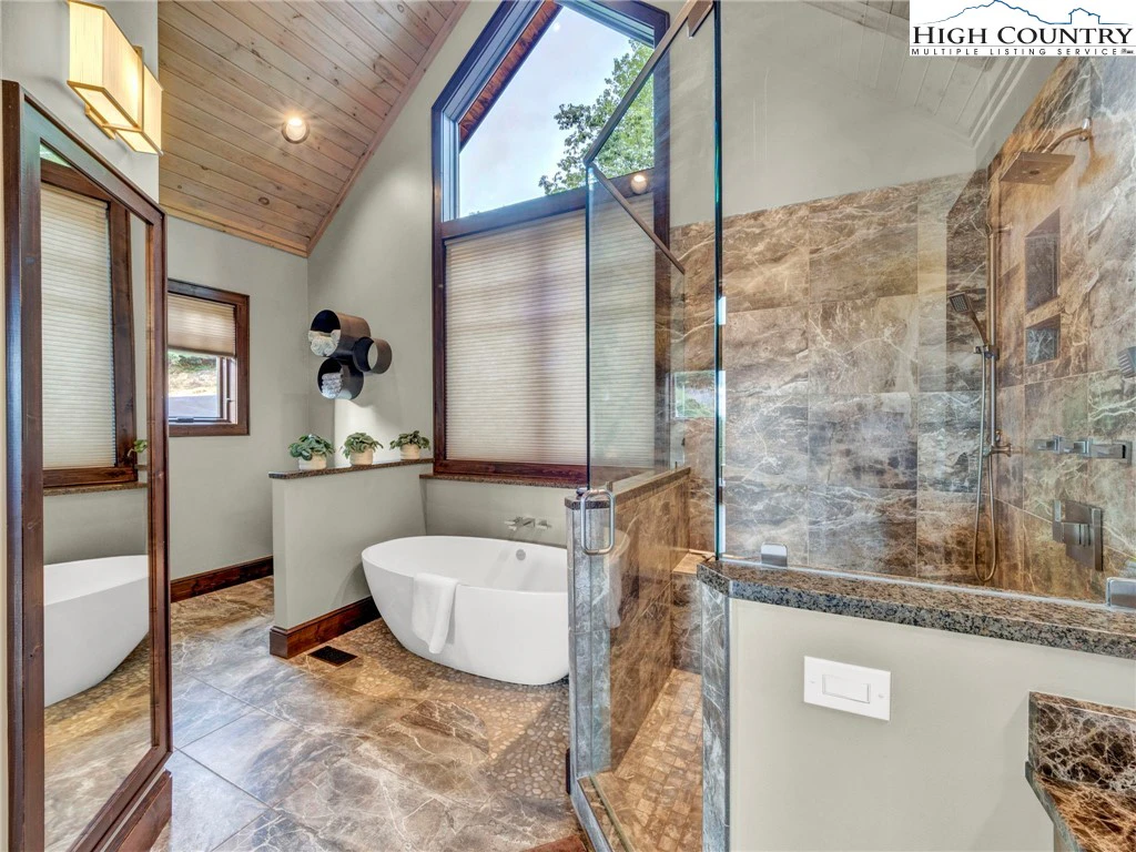 Image number 2 for the current listing