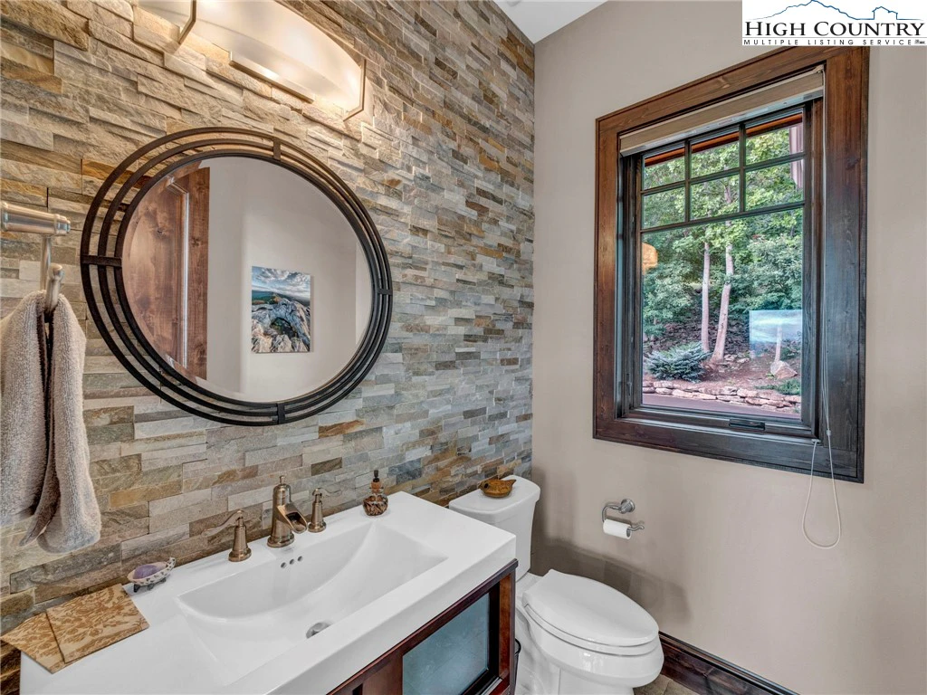 Image number 11 for the current listing