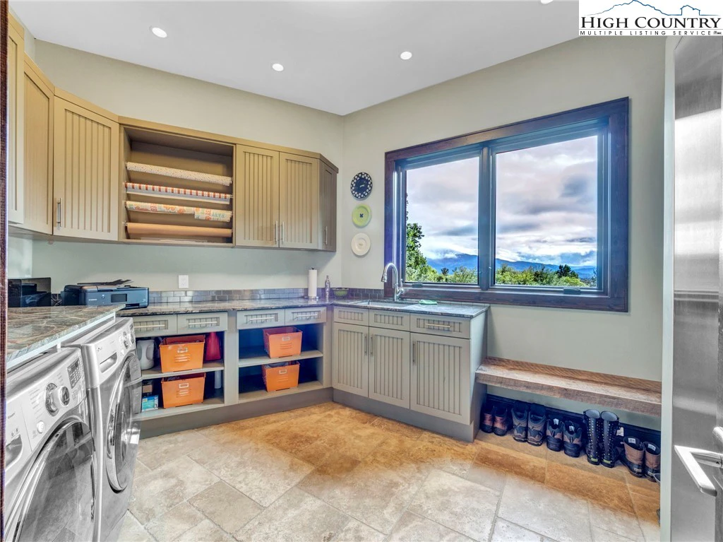 Image number 6 for the current listing