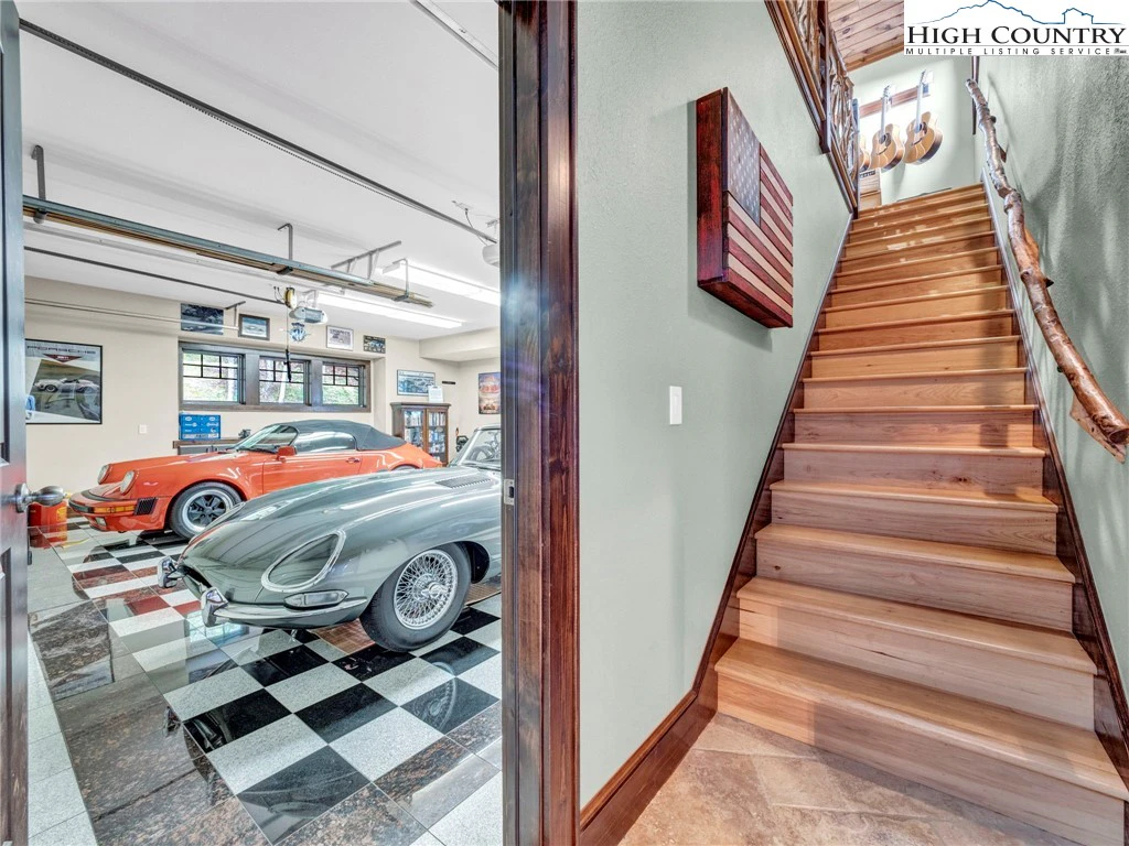 Image number 4 for the current listing