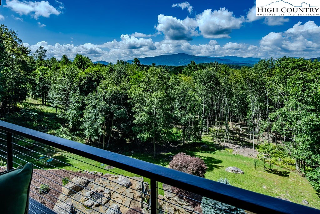 Image number 35 for the current listing