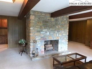 Image number 11 for the current listing
