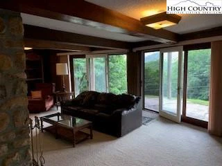 Image number 13 for the current listing