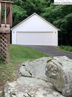 Image number 19 for the current listing