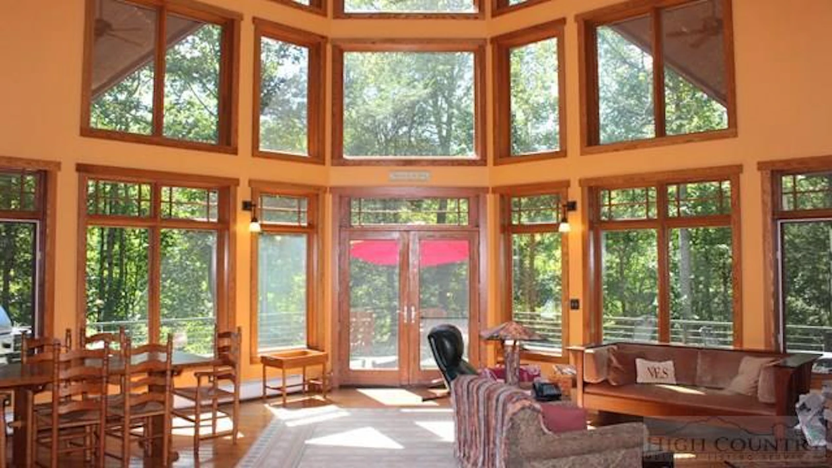 Image number 1 for the current listing