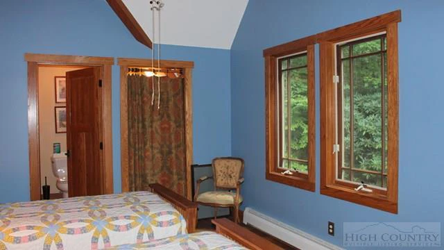 Image number 4 for the current listing