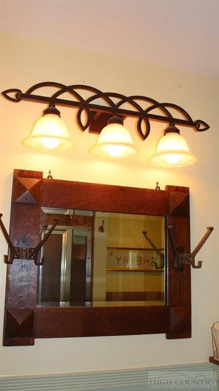 Image number 7 for the current listing