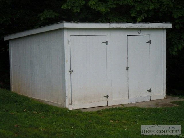 Image number 9 for the current listing