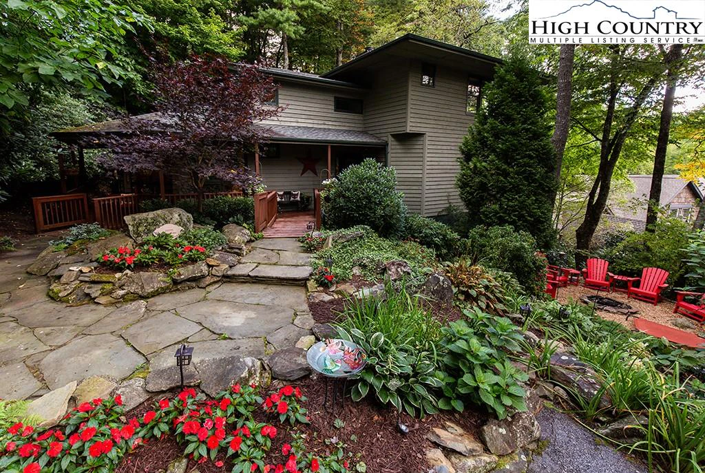 Image number 1 for the current listing