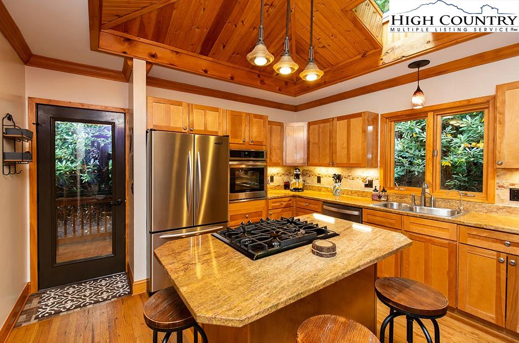 Image number 3 for the current listing