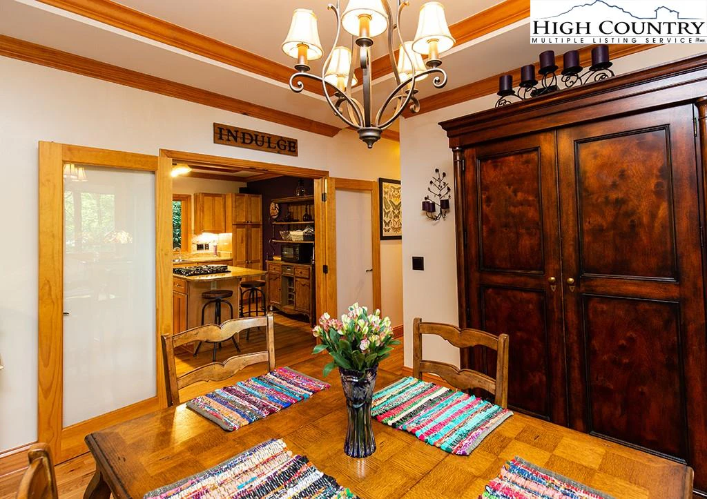 Image number 6 for the current listing