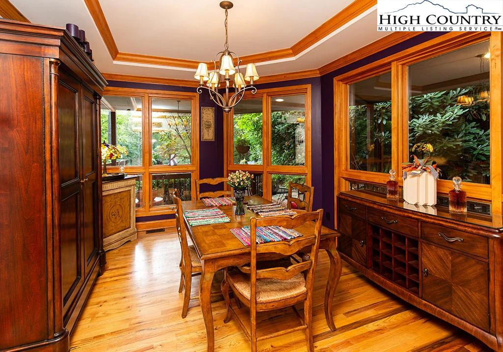Image number 7 for the current listing