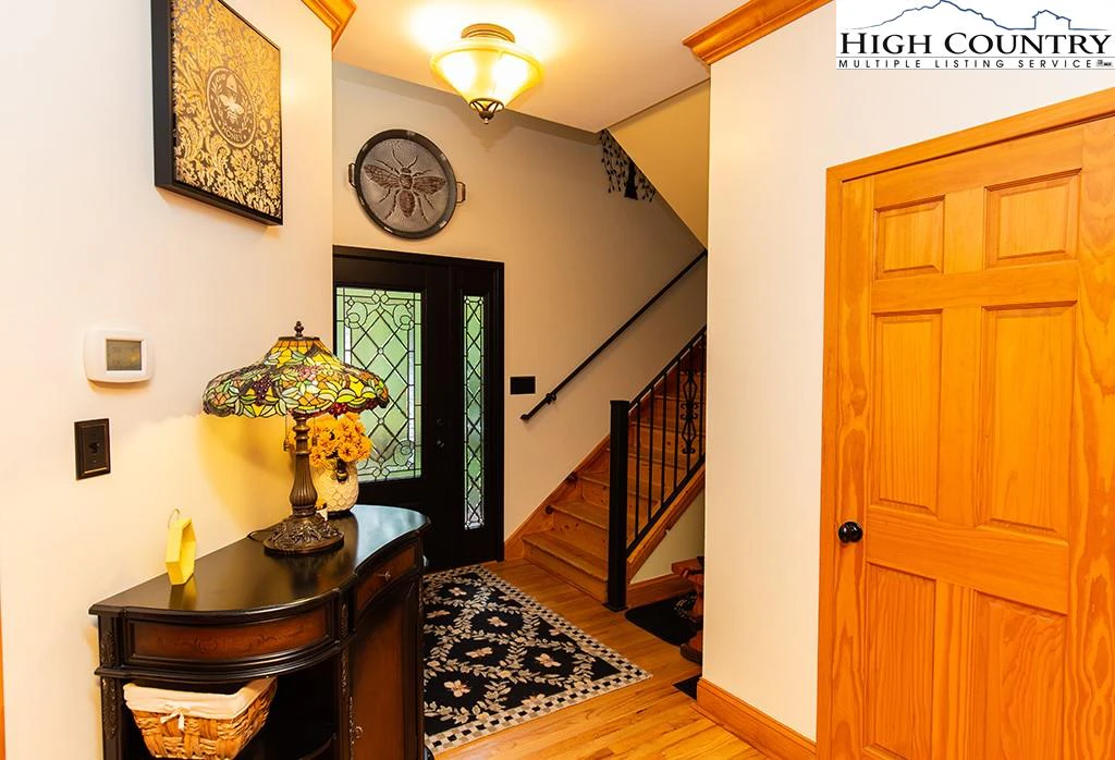 Image number 17 for the current listing