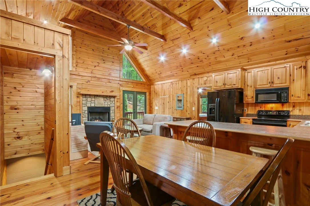 Image number 15 for the current listing