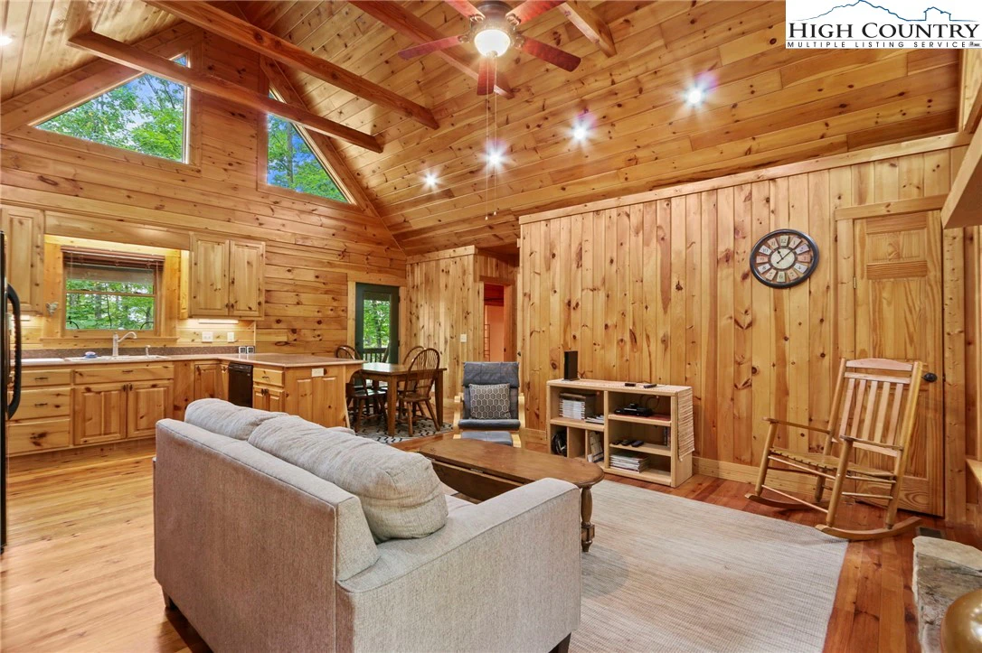 Image number 14 for the current listing