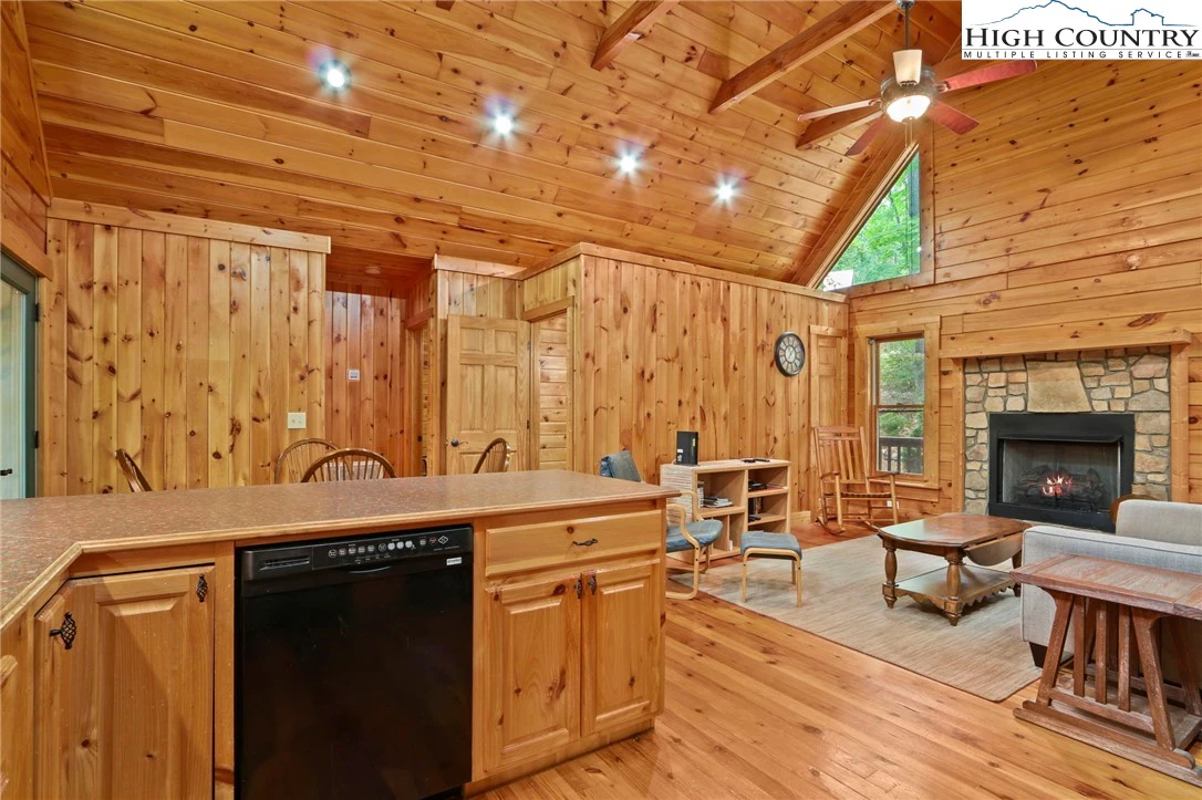 Image number 13 for the current listing