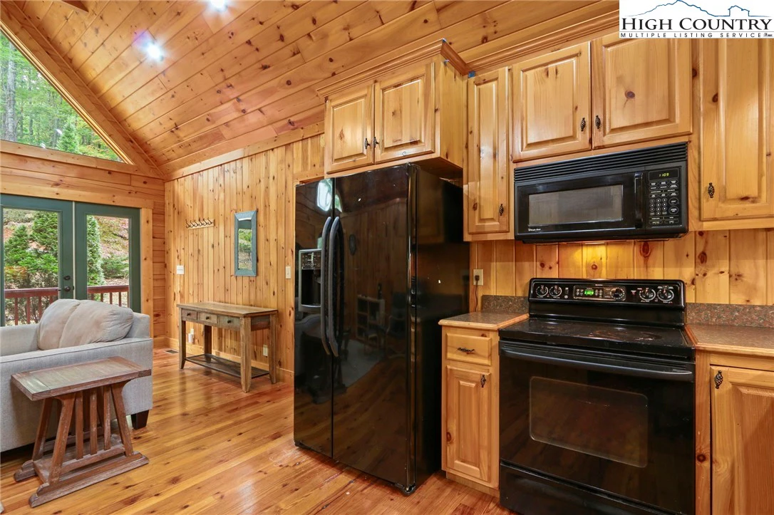 Image number 11 for the current listing