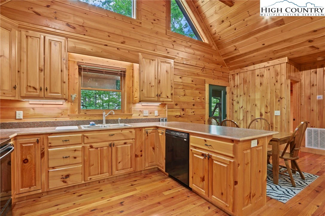 Image number 10 for the current listing