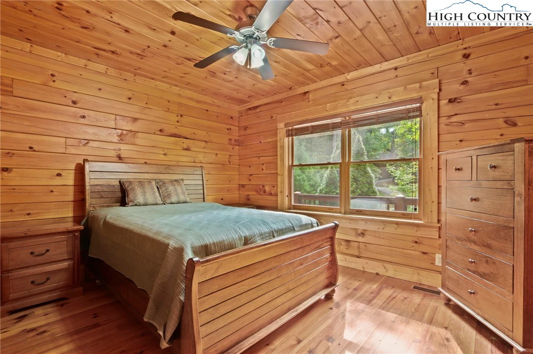 Image number 9 for the current listing