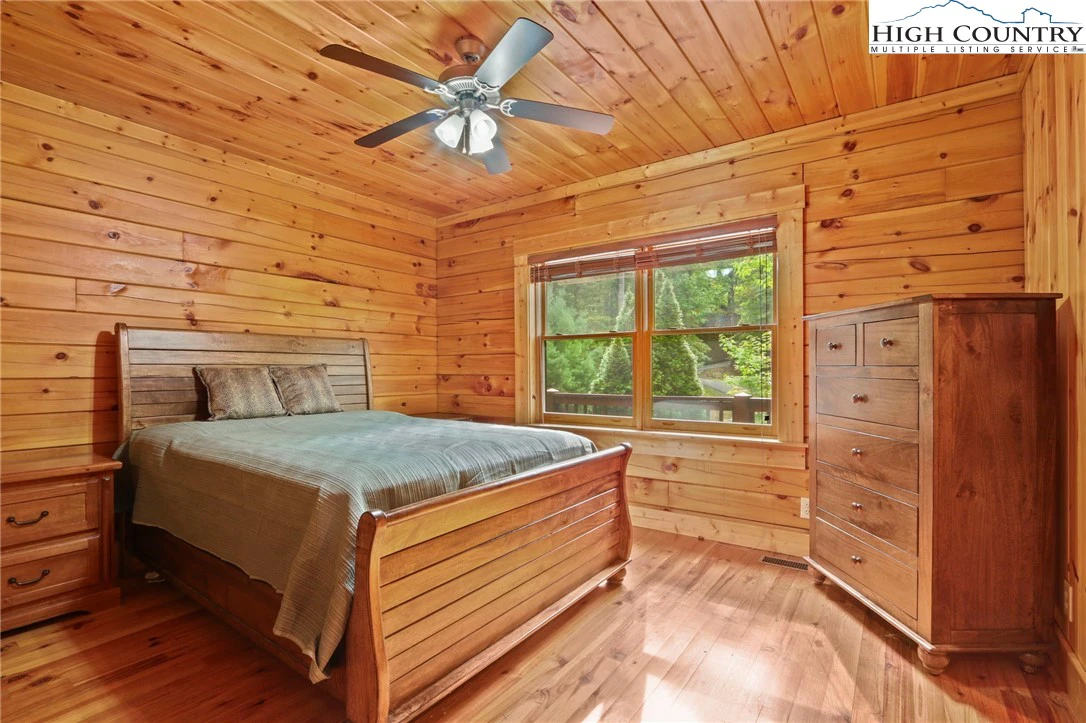 Image number 8 for the current listing
