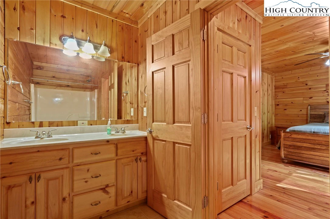 Image number 5 for the current listing