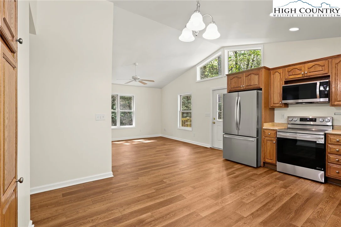 Image number 6 for the current listing