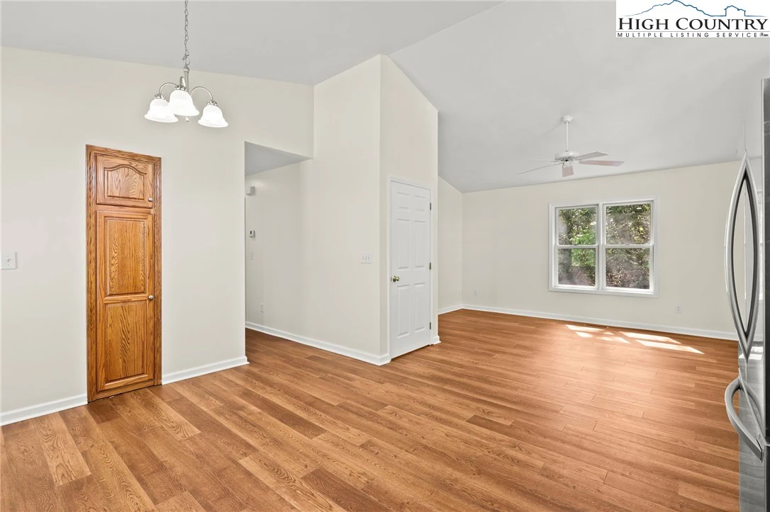 Image number 5 for the current listing