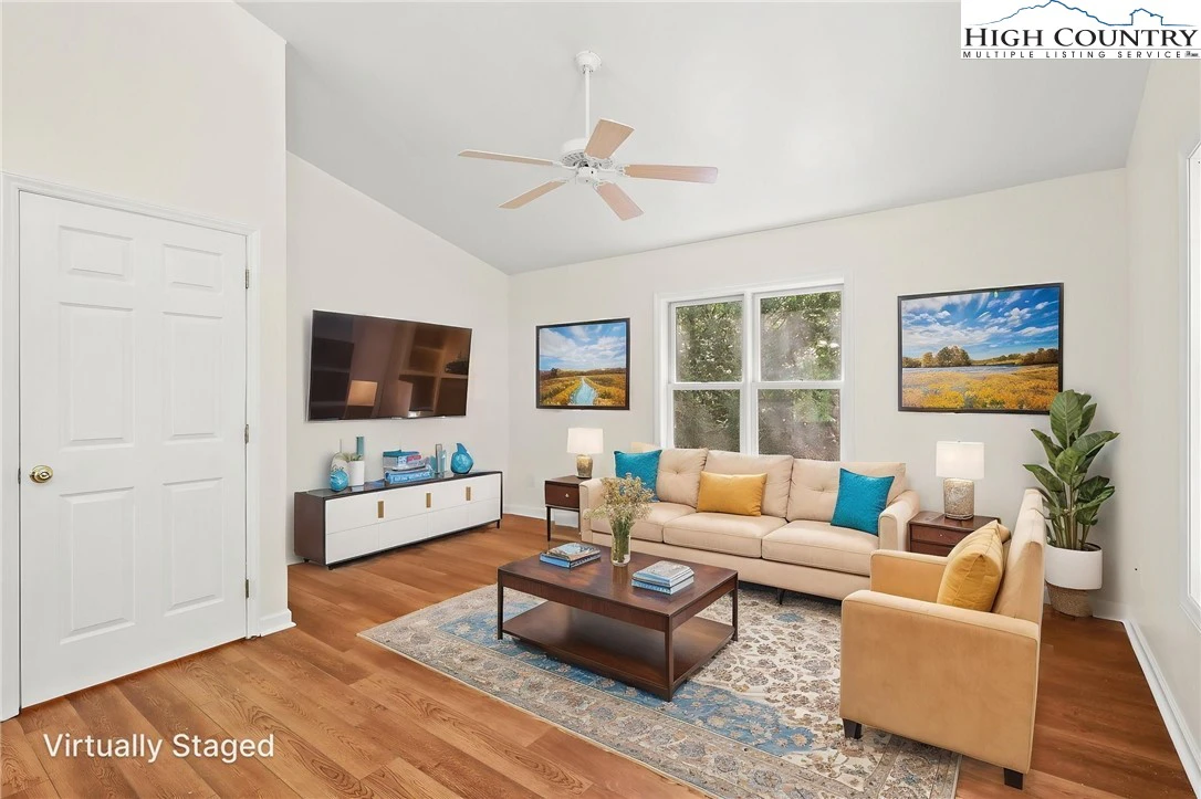 Image number 4 for the current listing
