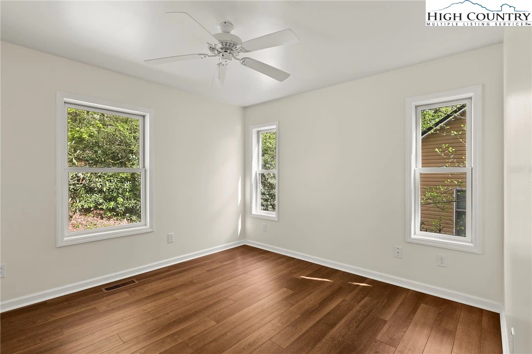 Image number 10 for the current listing