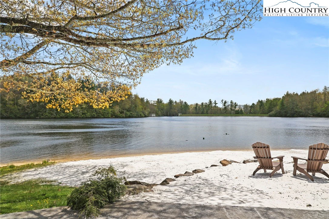 Image number 1 for the current listing