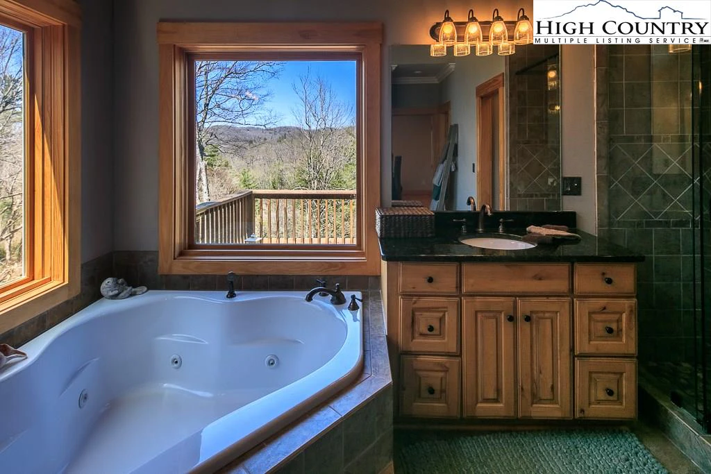 Image number 5 for the current listing