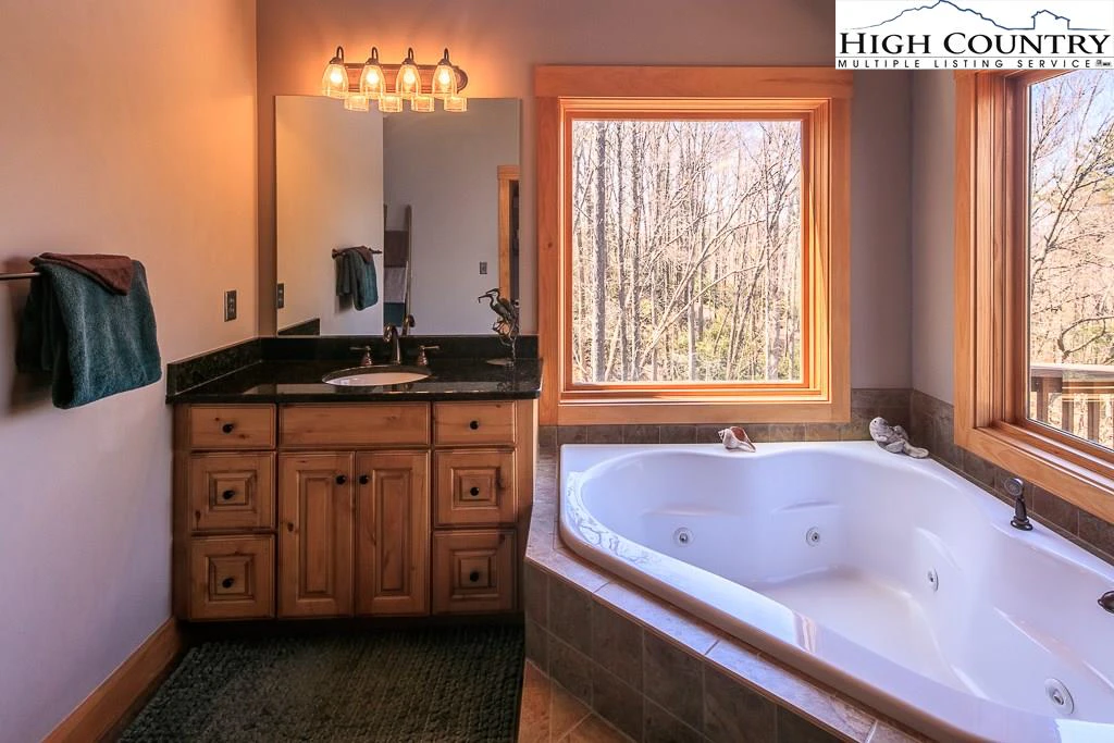Image number 6 for the current listing
