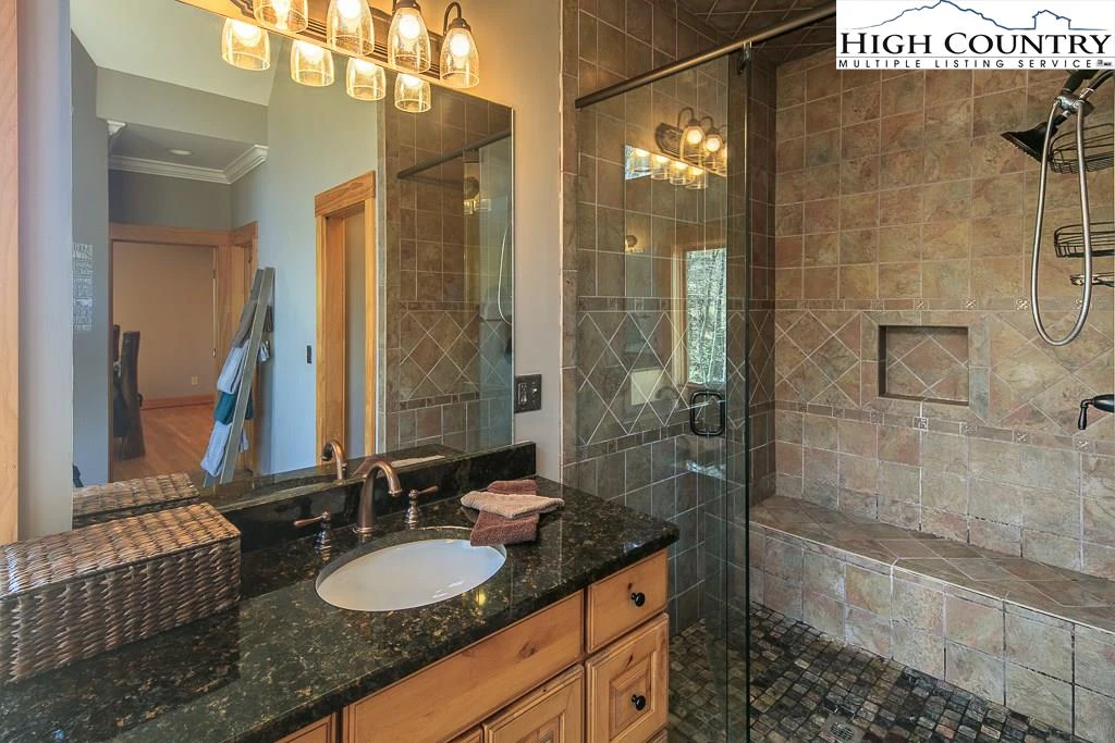 Image number 7 for the current listing