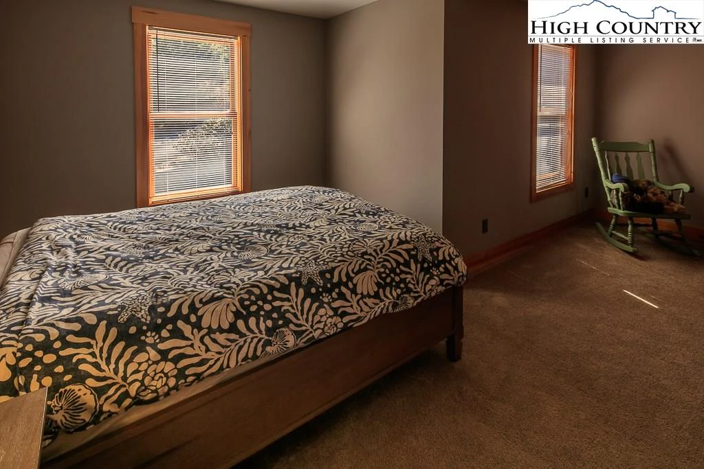 Image number 11 for the current listing