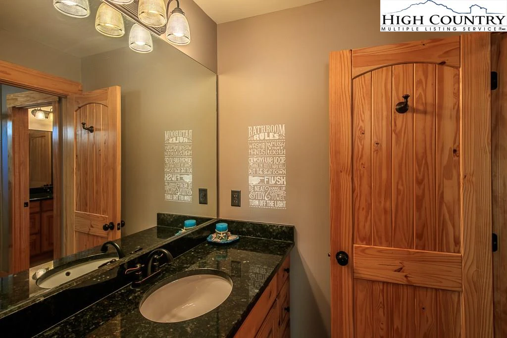 Image number 2 for the current listing