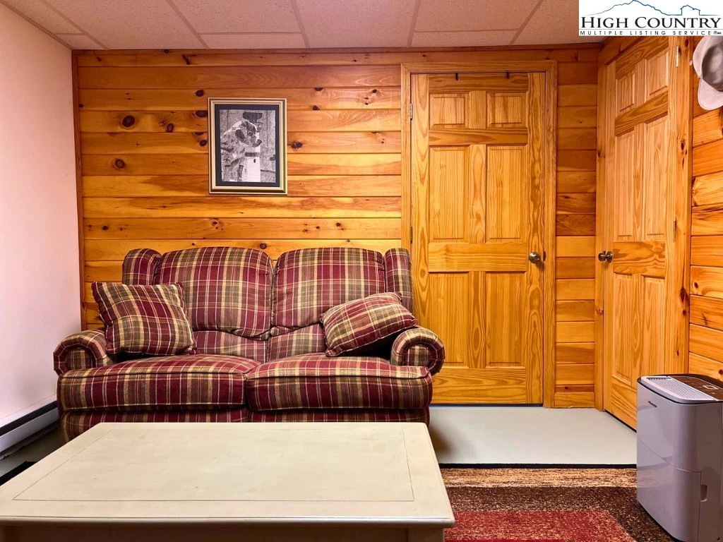 Image number 2 for the current listing