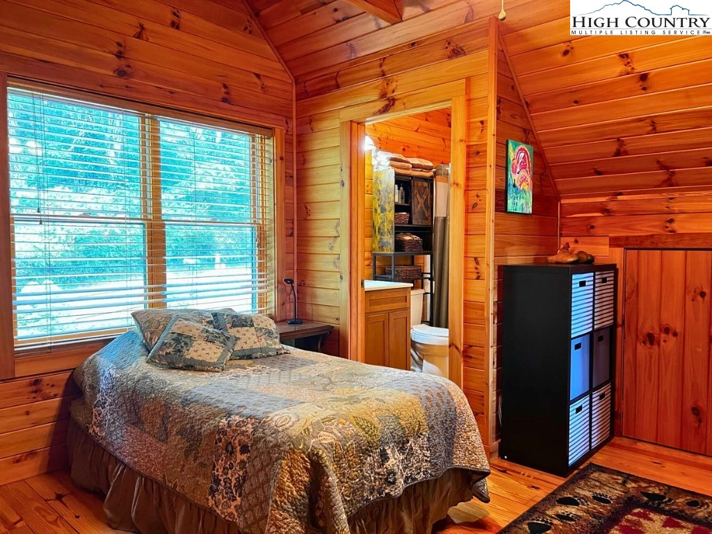 Image number 3 for the current listing