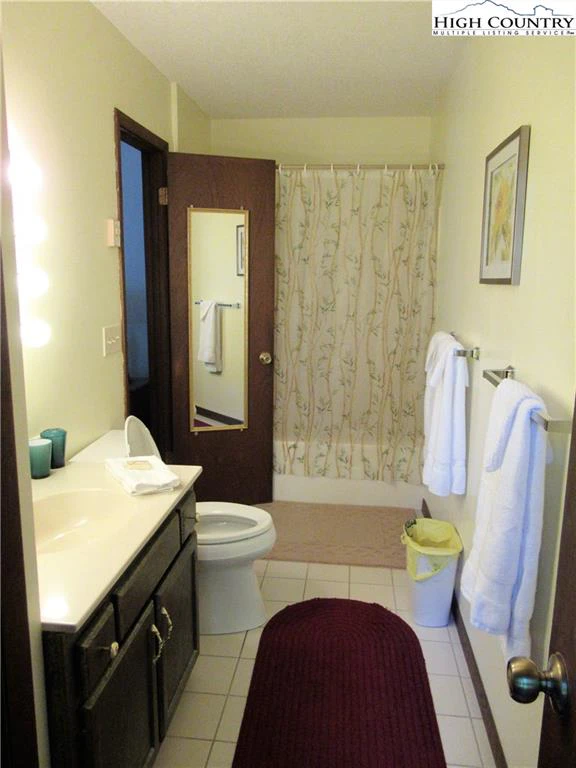 Image number 3 for the current listing