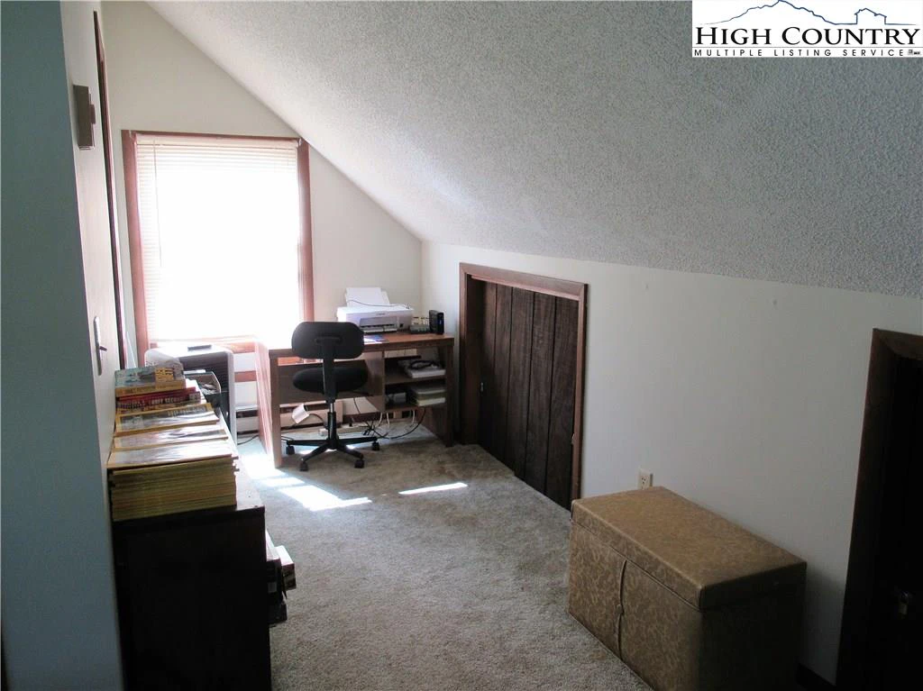 Image number 4 for the current listing