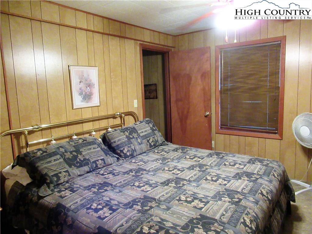 Image number 12 for the current listing