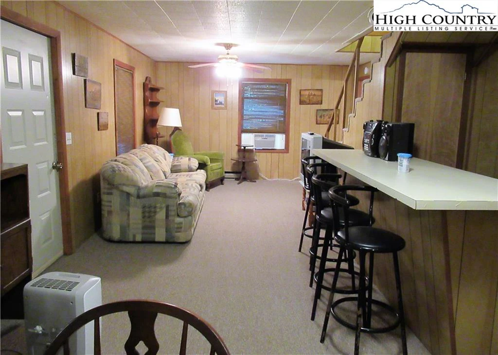 Image number 14 for the current listing
