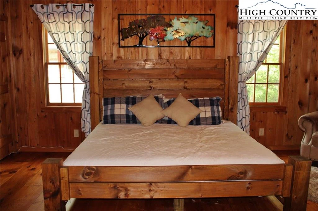 Image number 21 for the current listing