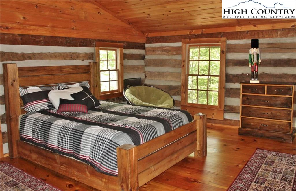 Image number 3 for the current listing