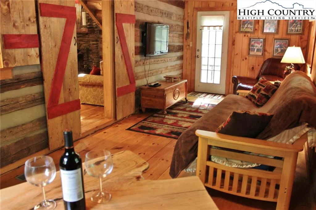 Image number 7 for the current listing