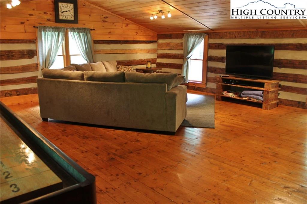 Image number 14 for the current listing