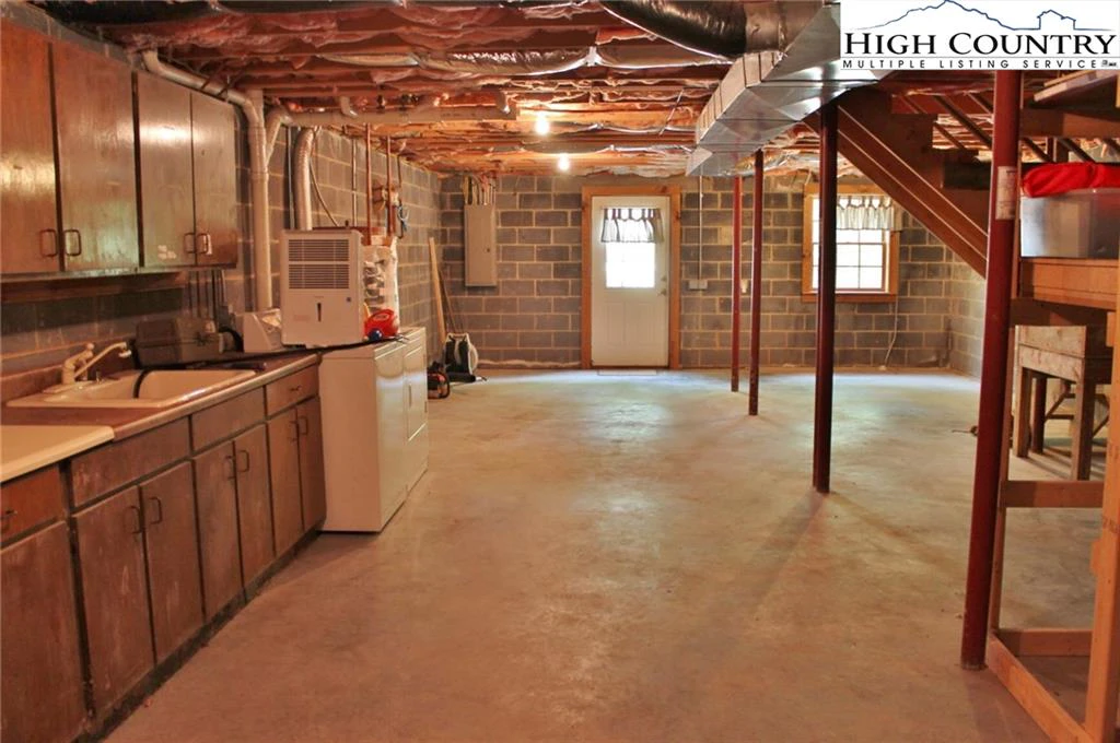 Image number 15 for the current listing