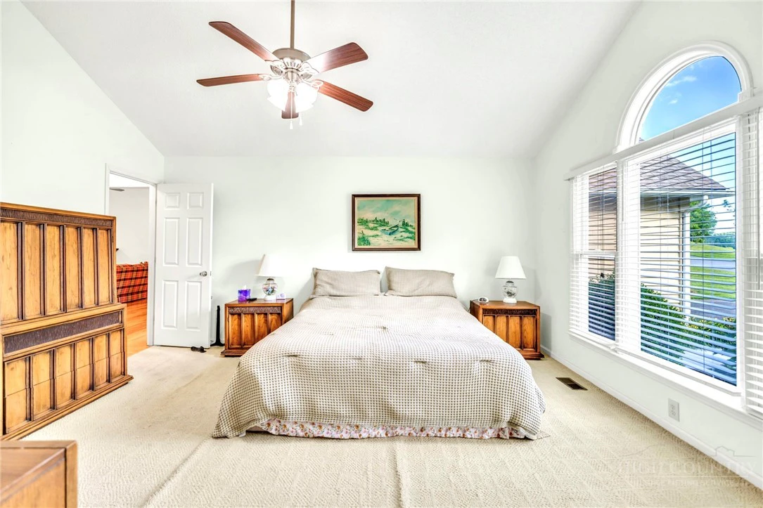 Image number 21 for the current listing